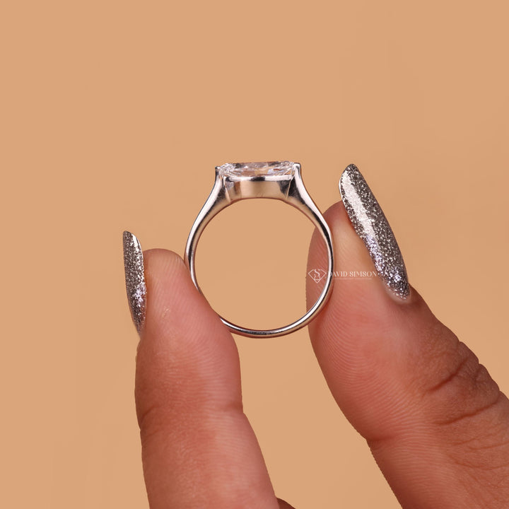 Modern solitaire ring
Minimalist bridal ring
Lab diamond alternative
VVS1 moissanite ring