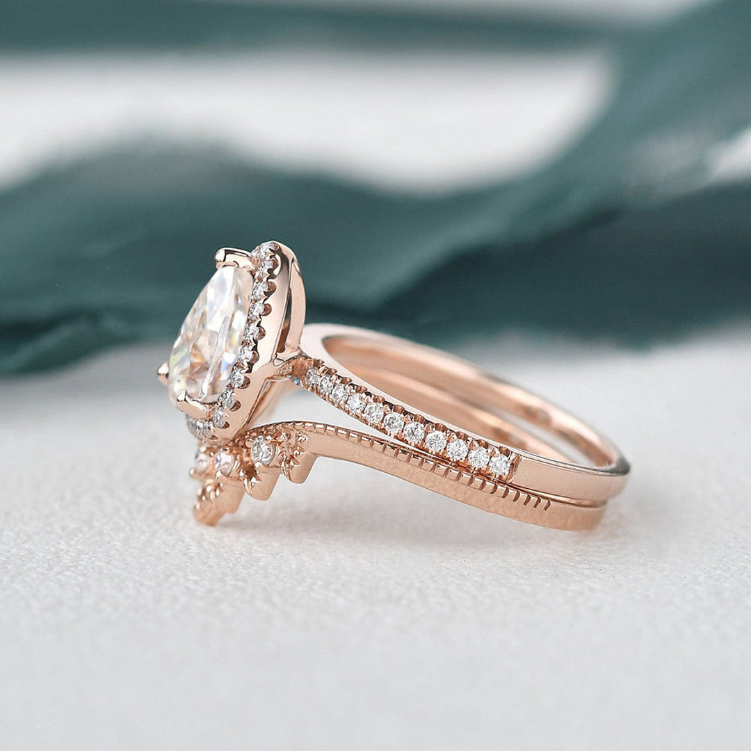 pear-cut-twisted-art-deco-moissanite-bridal-ring-set