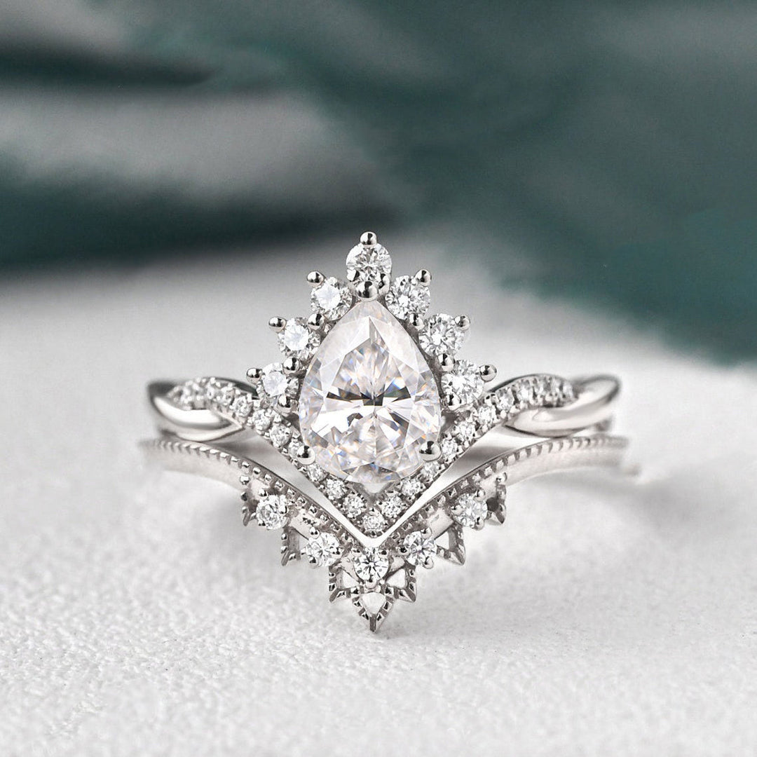 pear-cut-cluster-twisted-moissanite-bridal-ring-set