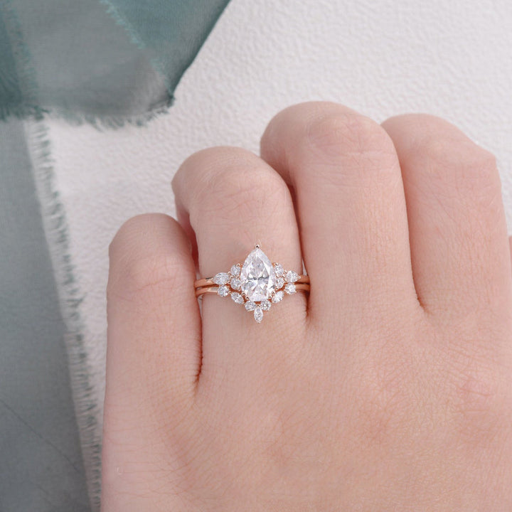 pear-cut-cluster-moissanite-bridal-ring-set-4