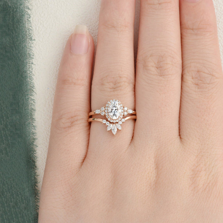 pear-cut-cluster-twisted-moissanite-bridal-ring-set