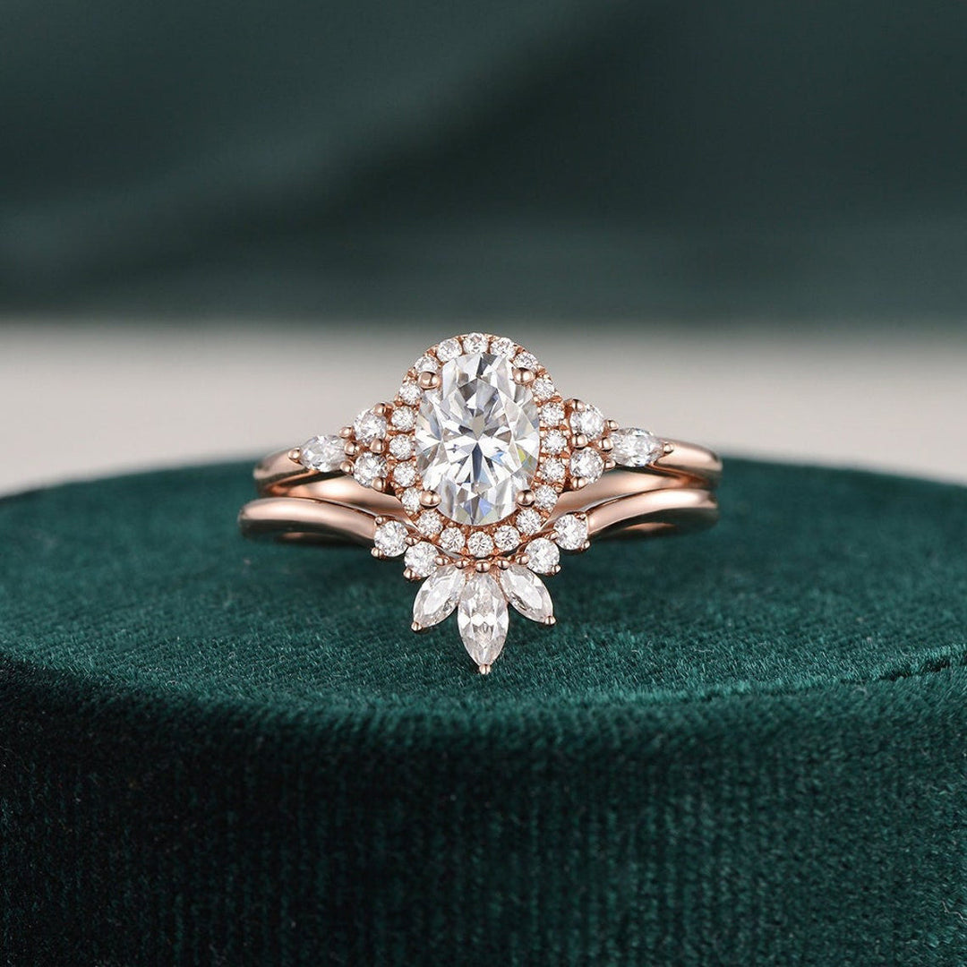 pear-cut-cluster-twisted-moissanite-bridal-ring-set