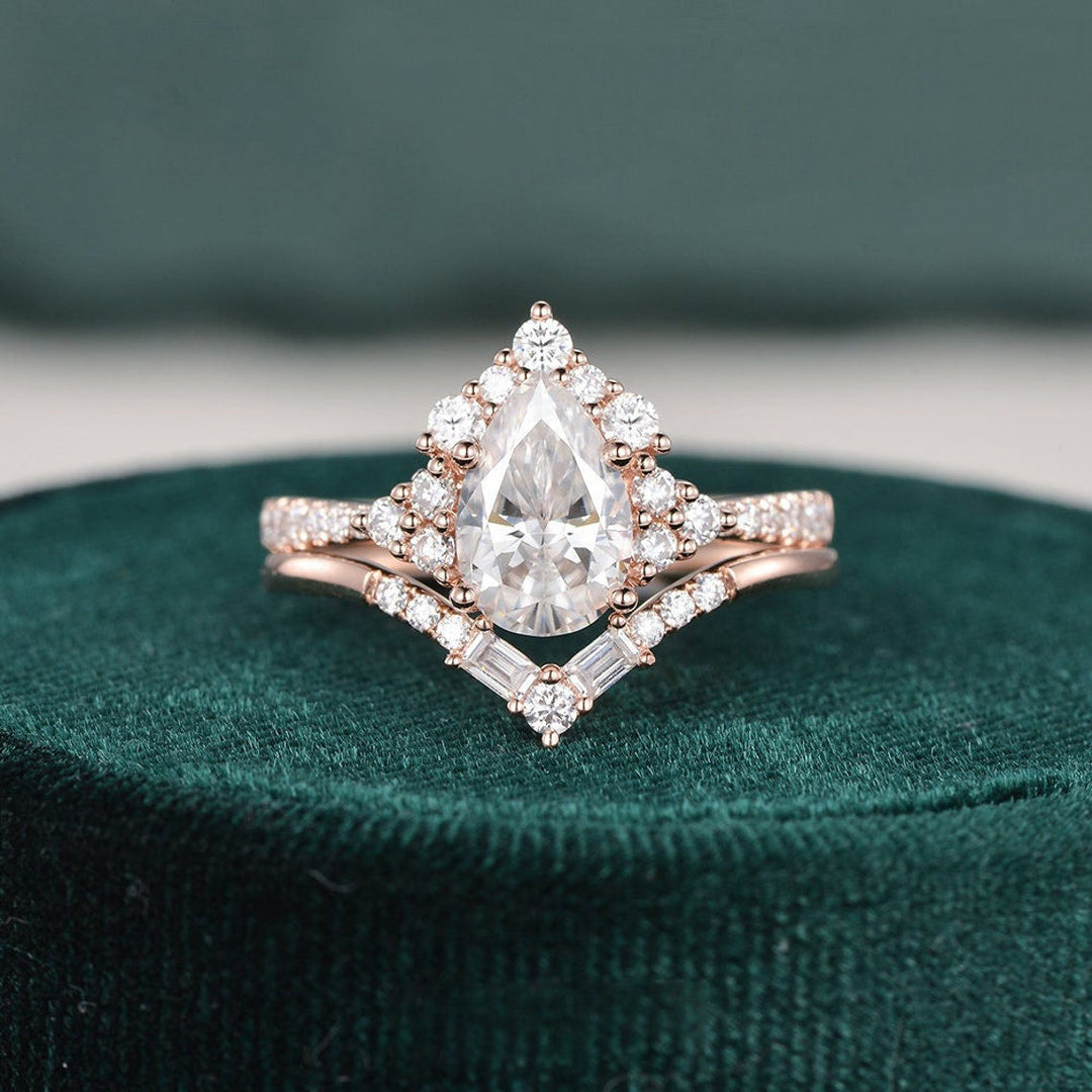 pear-cut-cluster-art-deco-moissanite-bridal-ring-set-1