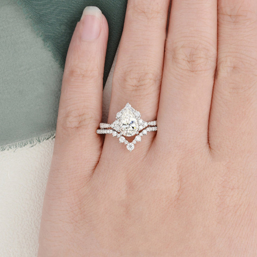 pear-cut-cluster-moissanite-bridal-ring-set