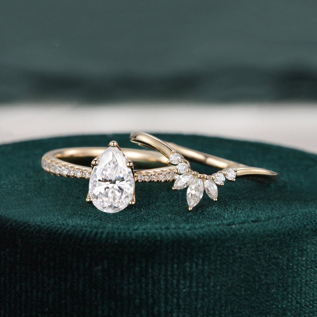 pear-cut-solitaire-pave-setting-moissanite-bridal-ring-set