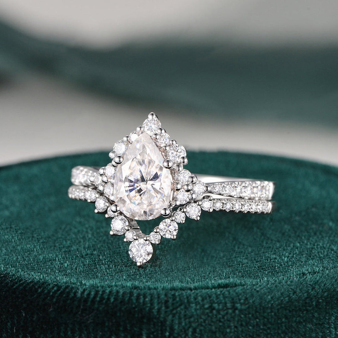 pear-cut-cluster-moissanite-bridal-ring-set