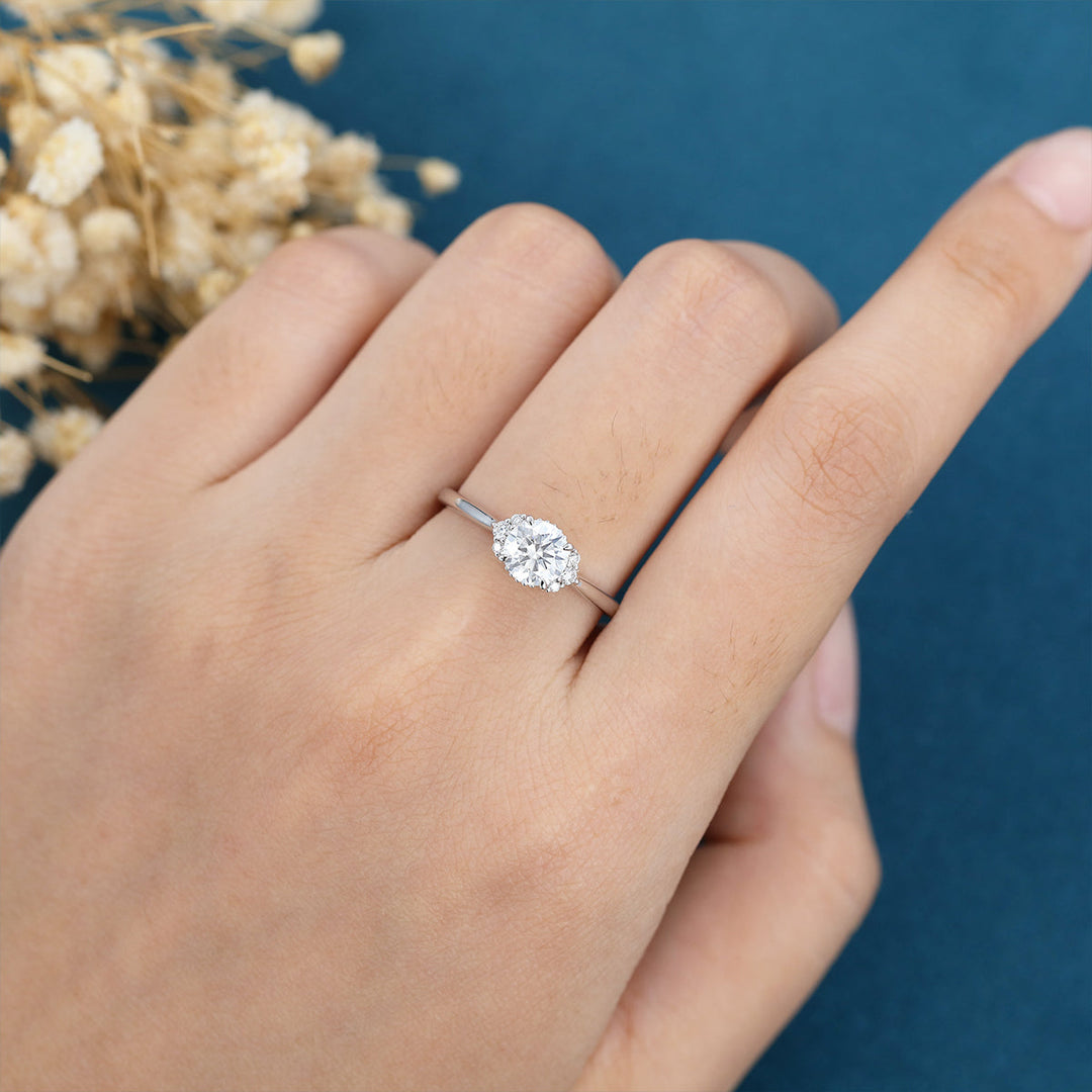 round-shaped-moissanite-cluster-engagement-ring-3