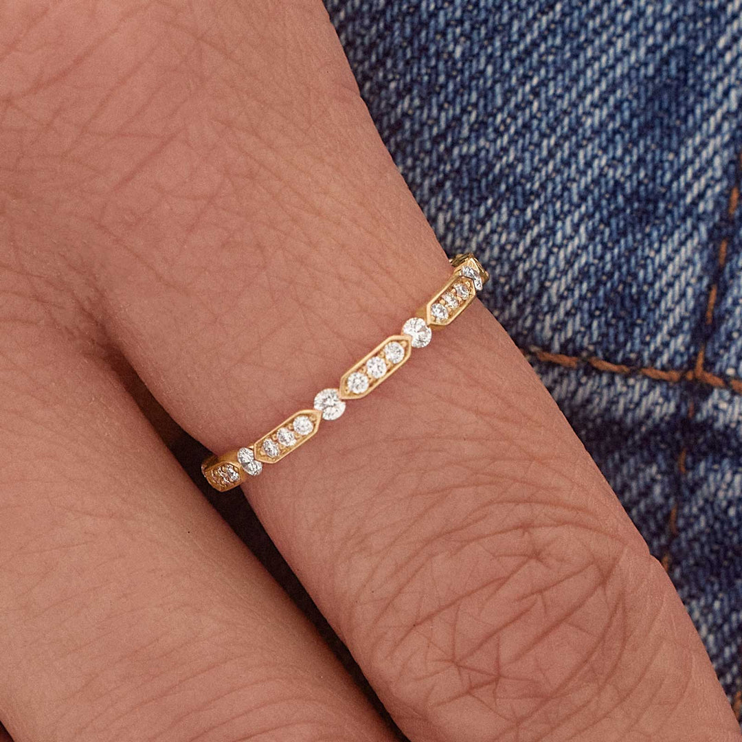 0-30-ct-round-shaped-moissanite-minimalist-wedding-band