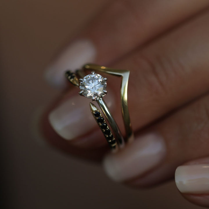 round-solitaire-cvd-e-vvs2-diamond-engagement-ring