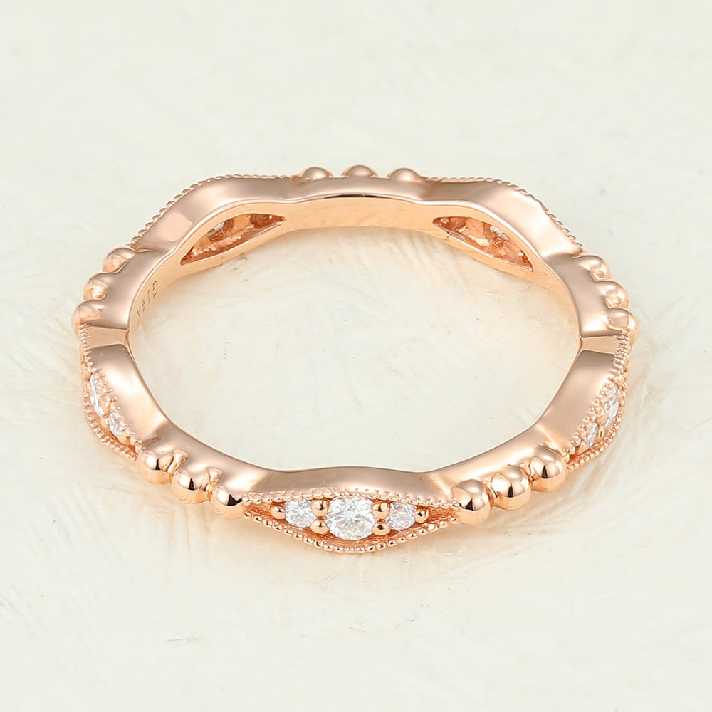 round-shaped-moissanite-vintage-style-wedding-band