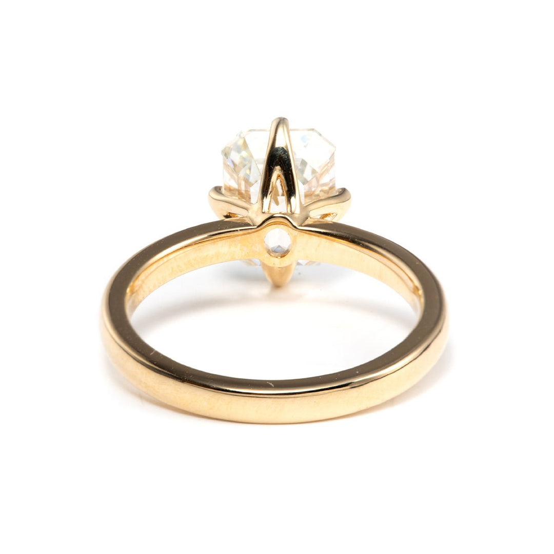 2.0ct-3.0ct Emerald Cut Moissanite Diamond Tulip Setting Solitaire Engagement Ring