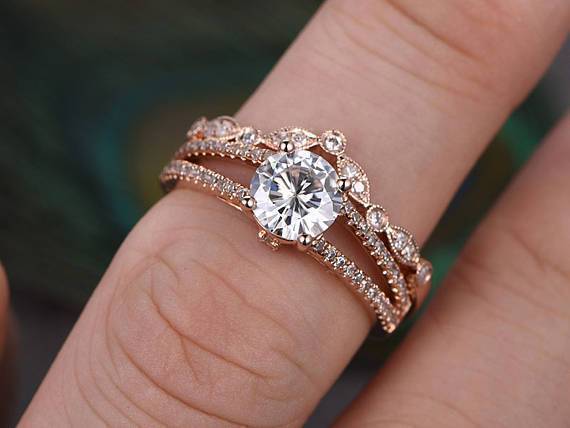 round-cut-solitaire-split-shank-moissanite-bridal-ring-set