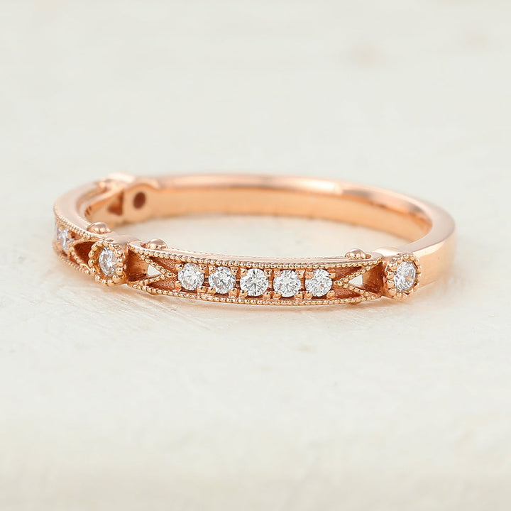 round-shaped-moissanite-vintage-wedding-band