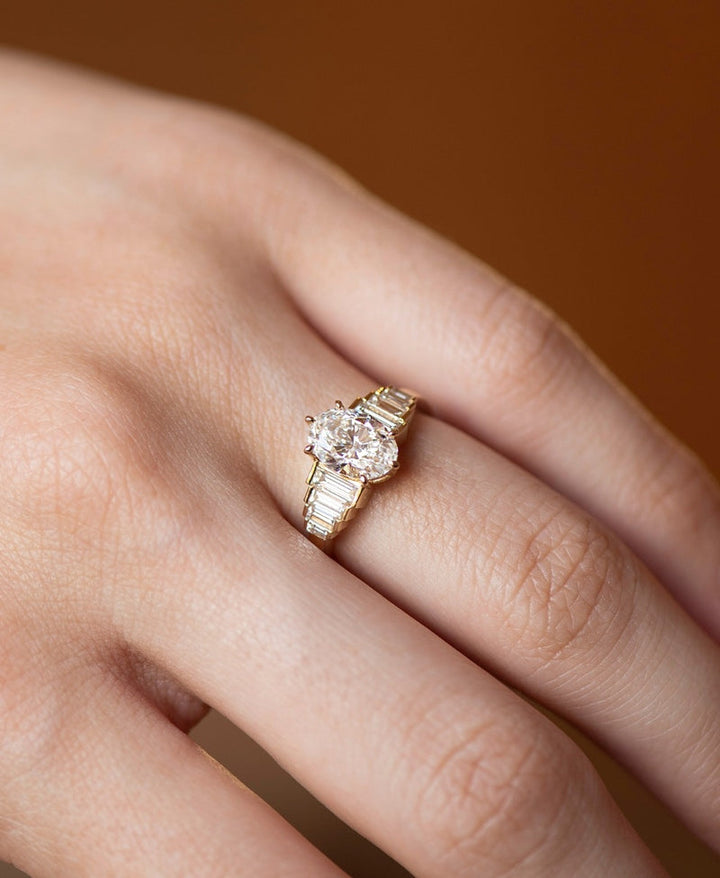 1.50ct-2.50ct Oval Cut Moissanite Diamond Cluster Engagement Ring