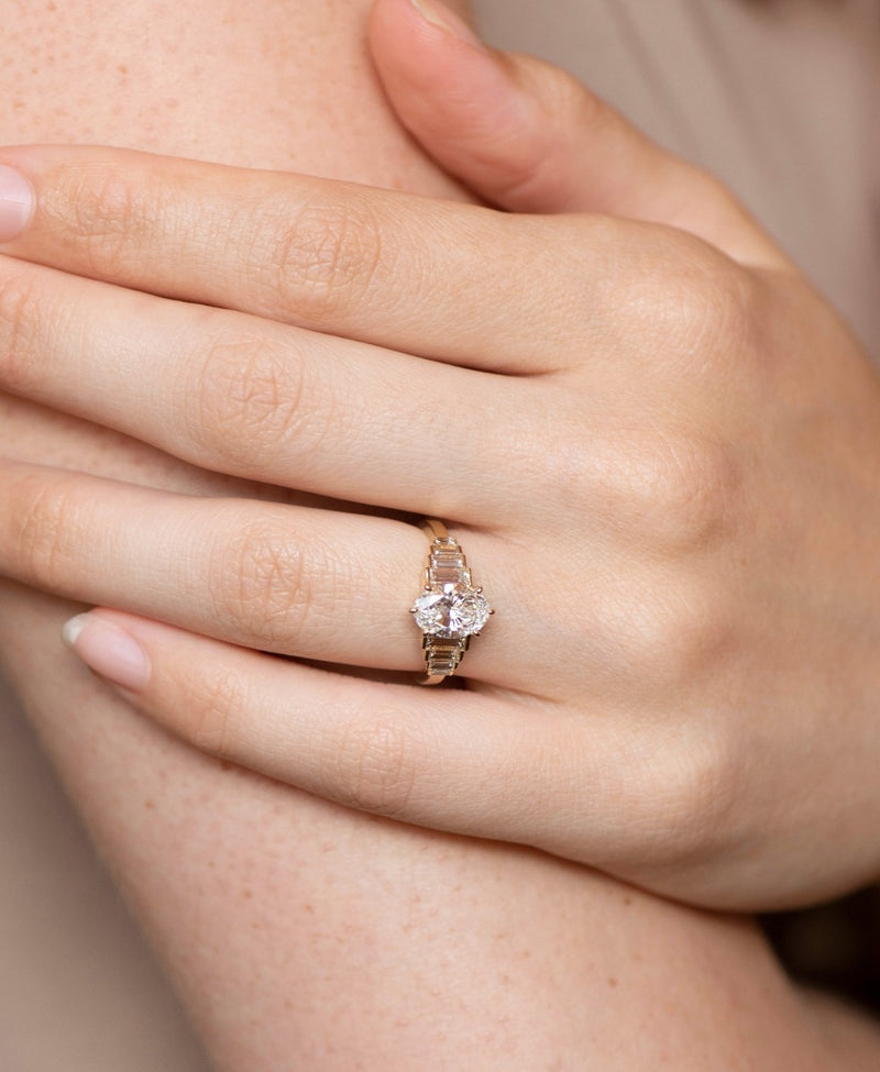 1.50ct-2.50ct Oval Cut Moissanite Diamond Cluster Engagement Ring