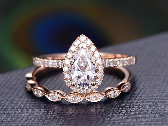 pear-cut-halo-milgrain-style-moissanite-bridal-ring-set