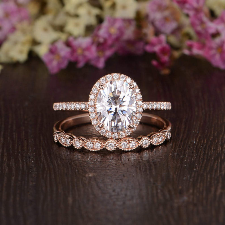 oval-cut-halo-moissanite-bridal-ring-set