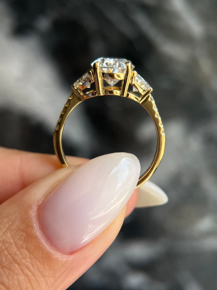 oval-three-stones-cvd-f-vs1-diamond-engagement-ring