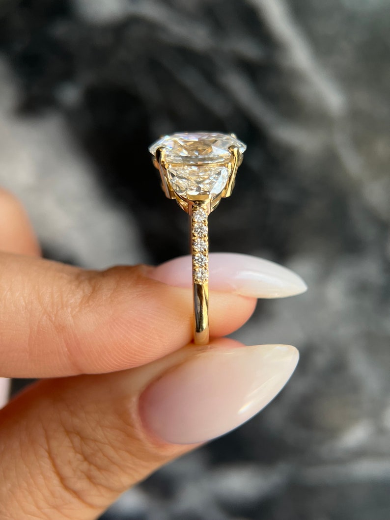 3-0-ct-oval-three-stones-cvd-f-vs1-diamond-engagement-ring