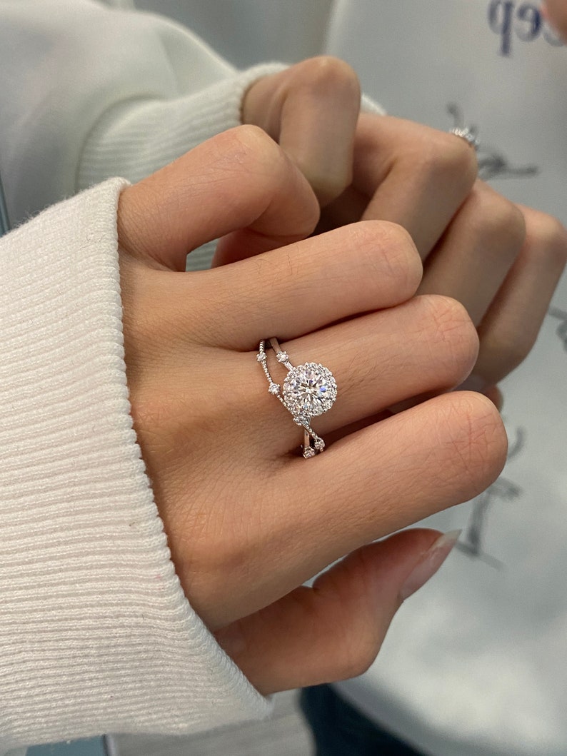 2.0CT-3.0CT Round Cut Moissanite Diamond Flower Style Engagement Ring