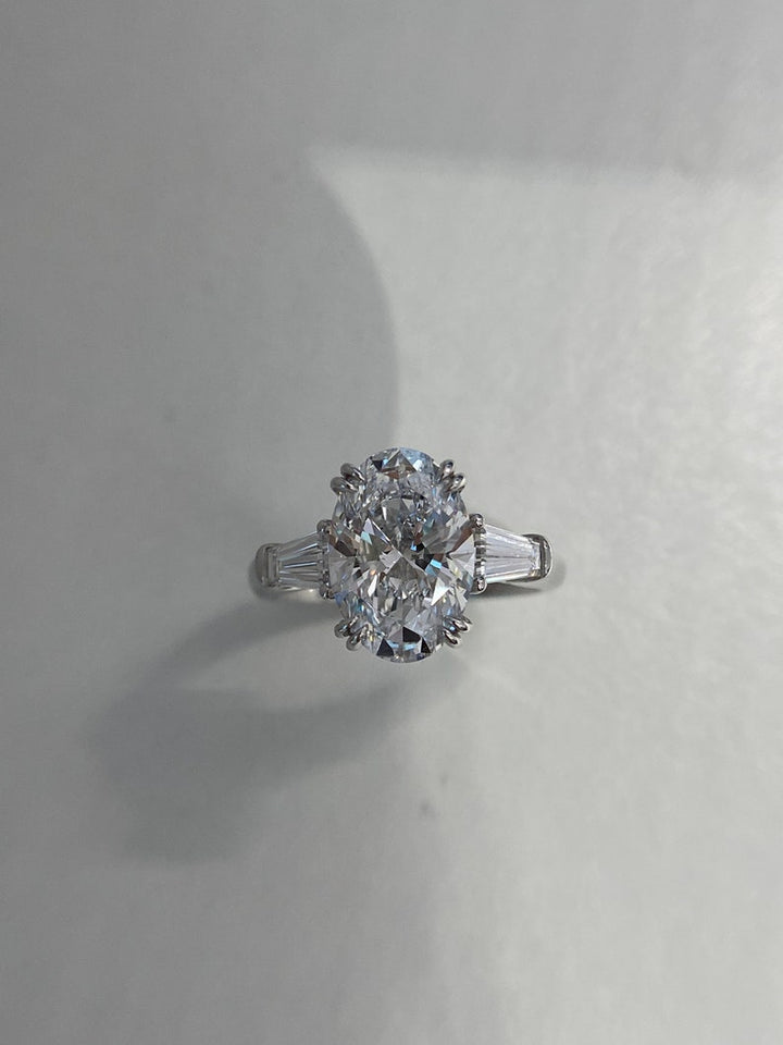 2.50CT-3.50CT Oval Cut Moissanite Three Stone Diamond Engagement Ring