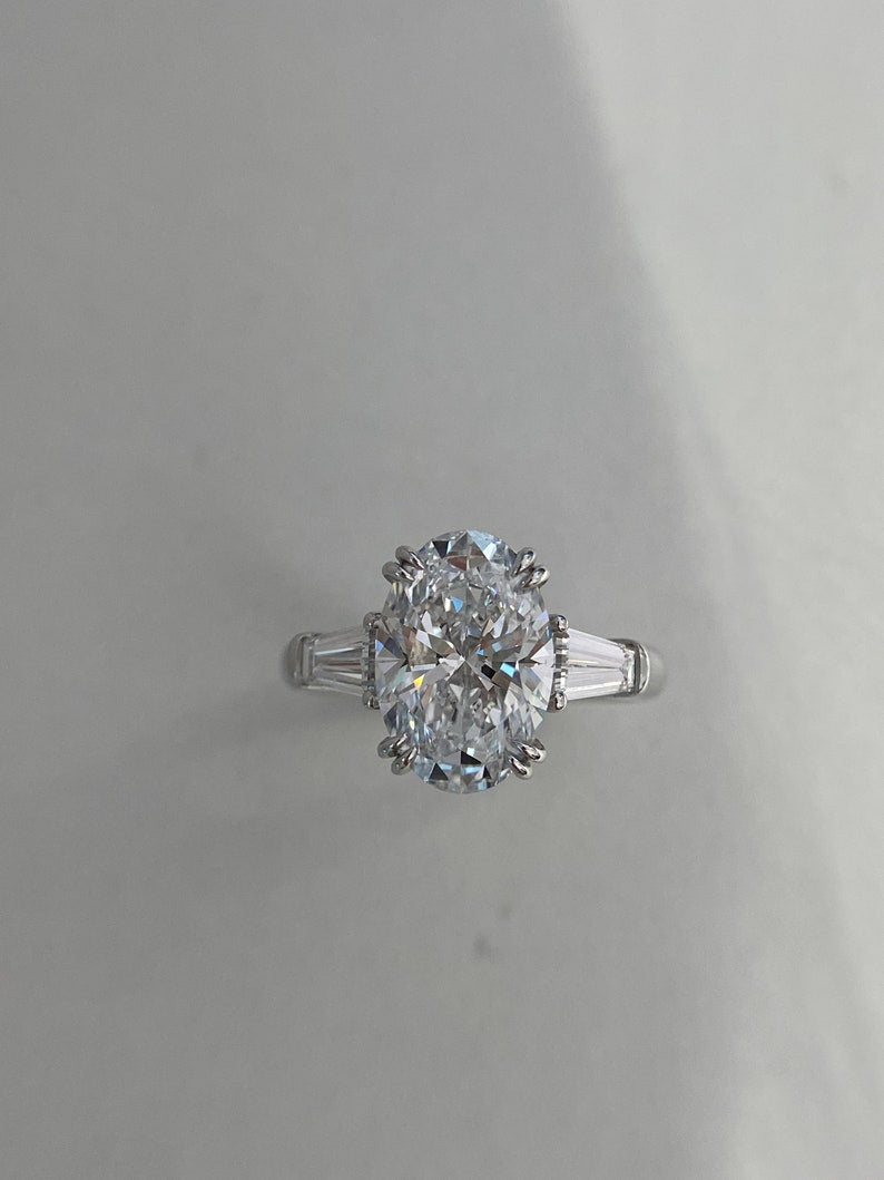 2.50CT-3.50CT Oval Cut Moissanite Three Stone Diamond Engagement Ring