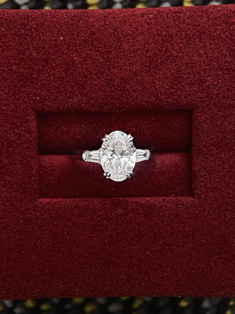 2.50CT-3.50CT Oval Cut Moissanite Three Stone Diamond Engagement Ring