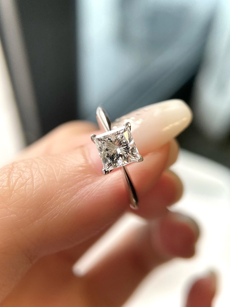 1.0CT-2.0CT Princess Cut Moissanite Diamond Solitaire Engagement Ring