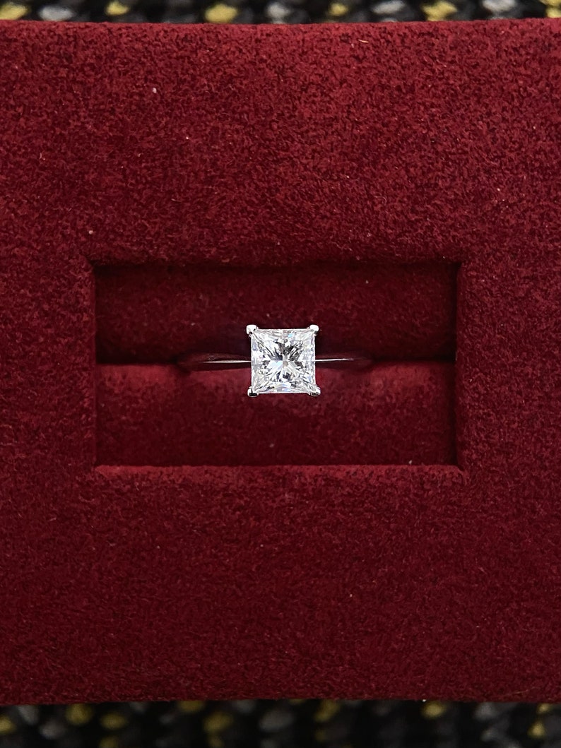 1.0CT-2.0CT Princess Cut Moissanite Diamond Solitaire Engagement Ring