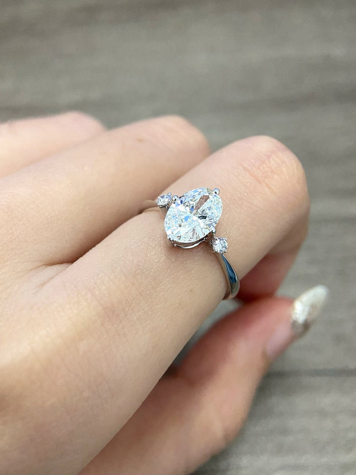 1.50CT-2.50CT Oval Cut Moissanite Three Stone Diamond Engagement Ring