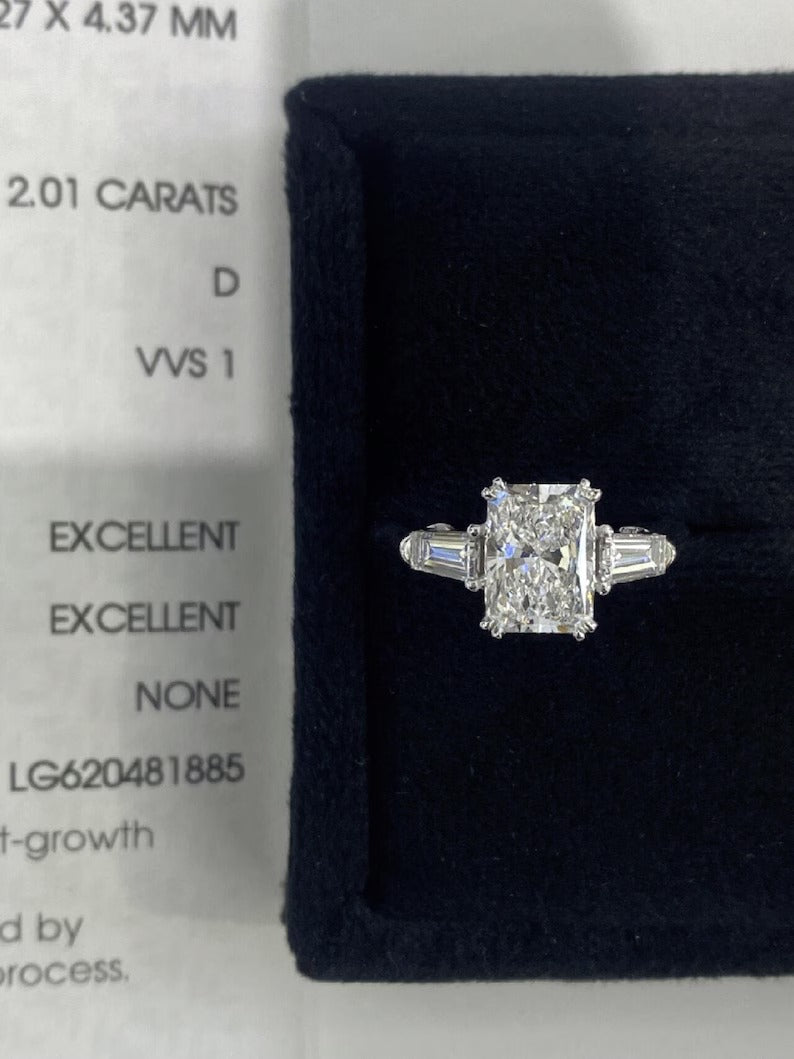 1.50CT-2.50CT Radiant Cut Moissanite Diamond Three Stone Engagement Ring