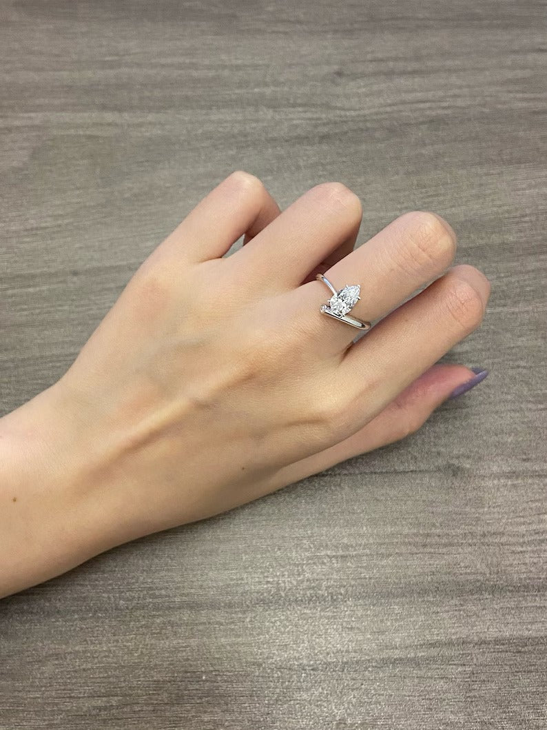 1.0CT-2.0CT Pear Cut Moissanite Diamond Unique Engagement Ring