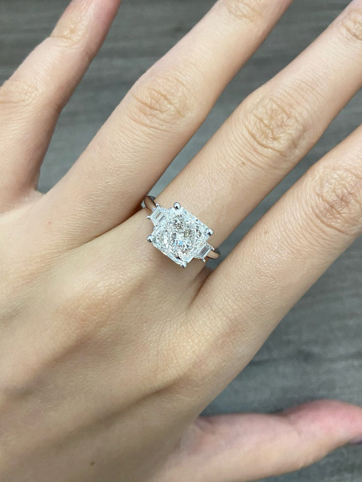 3.0CT-4.0CT Square Radiant Cut Moissanite Three Stone Diamond Engagement Ring