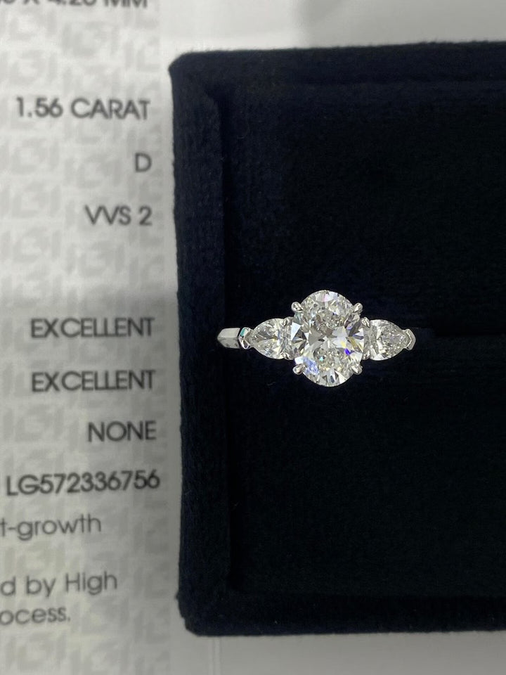 1.0CT-2.0CT Oval Cut Moissanite Diamond Three Stone Engagement Ring