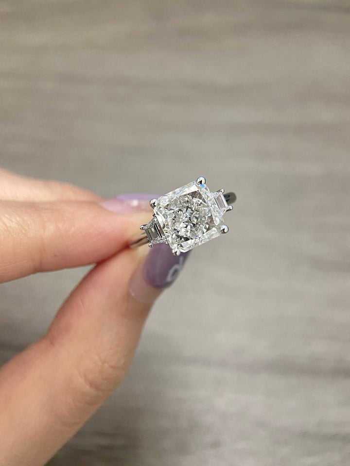 3.0CT-4.0CT Square Radiant Cut Moissanite Three Stone Diamond Engagement Ring