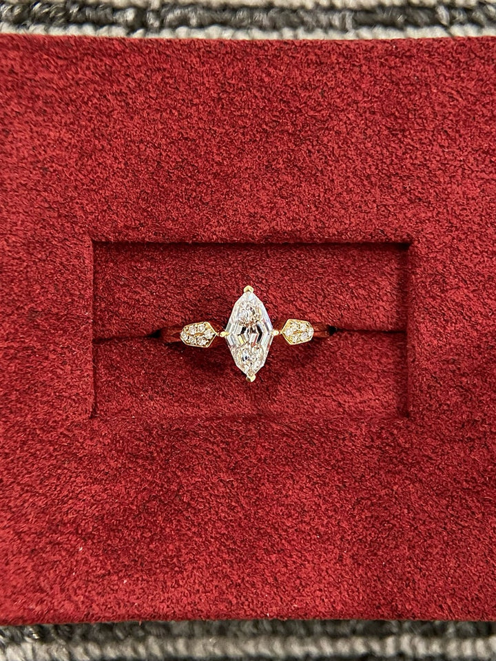 1.0CT-2.0CT Marquise Cut Moissanite Diamond Unique Engagement Ring