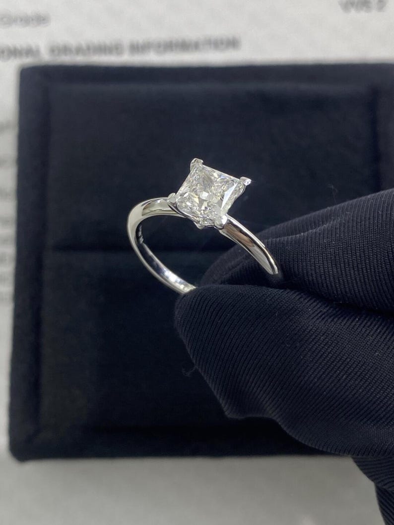 1.0CT-2.0CT Princess Cut Moissanite Diamond Solitaire Engagement Ring