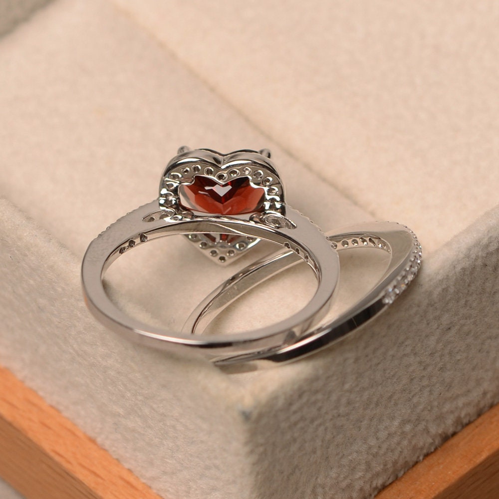 Red Heart Shape Halo Diamond Ring Set for Her