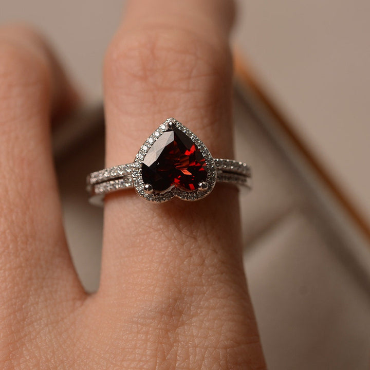 Red Heart Shape Halo Diamond Ring Set for Her