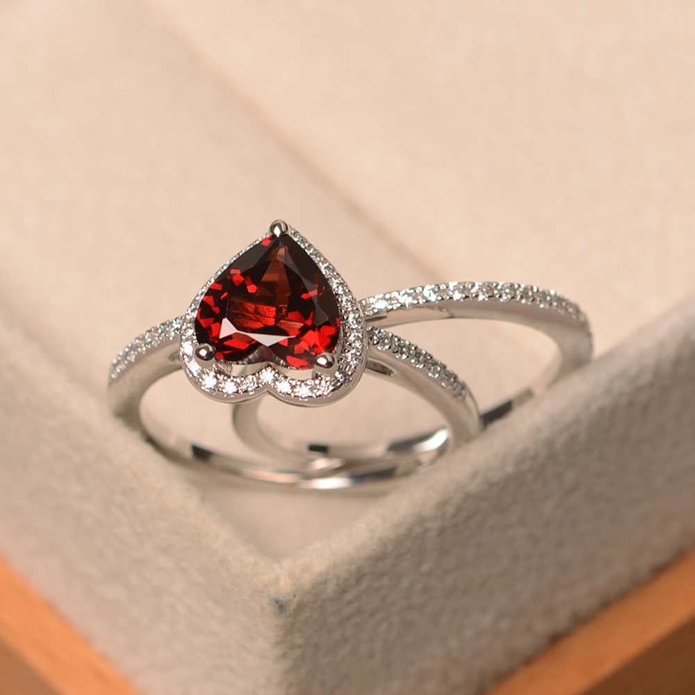 Red Heart Shape Halo Diamond Ring Set for Her