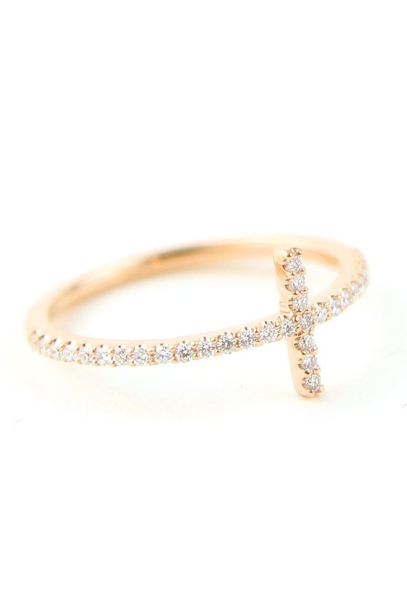 0-1ct-round-cross-moissanite-diamond-wedding-band-in-solid-gold