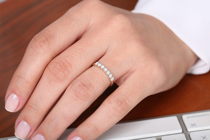 Round Cut Shared Prongs Diamond Band for Women