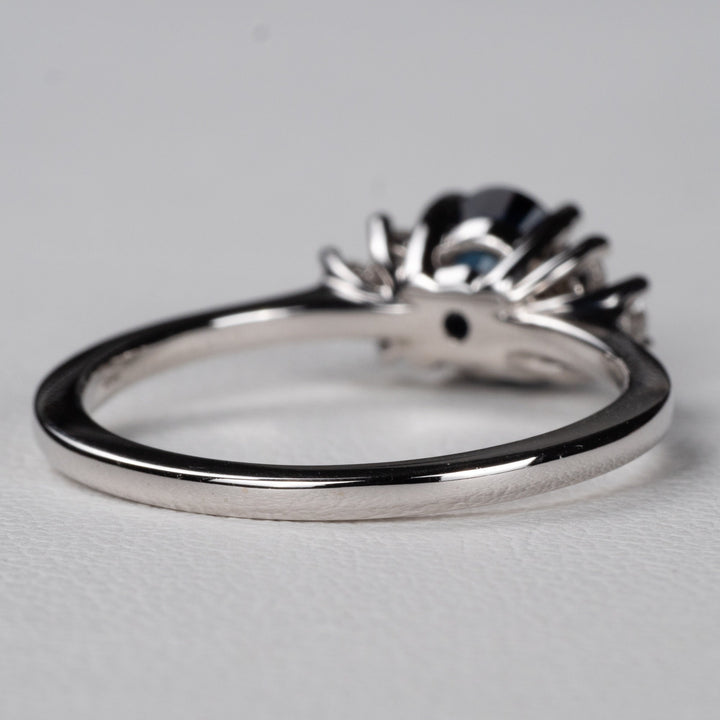 1.0ct-2.0ct Blue Sapphire Oval Cut Diamond Cluster Engagement Ring