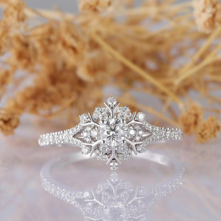 Round Cut Diamond Beautiful Snowflake Ring for Women