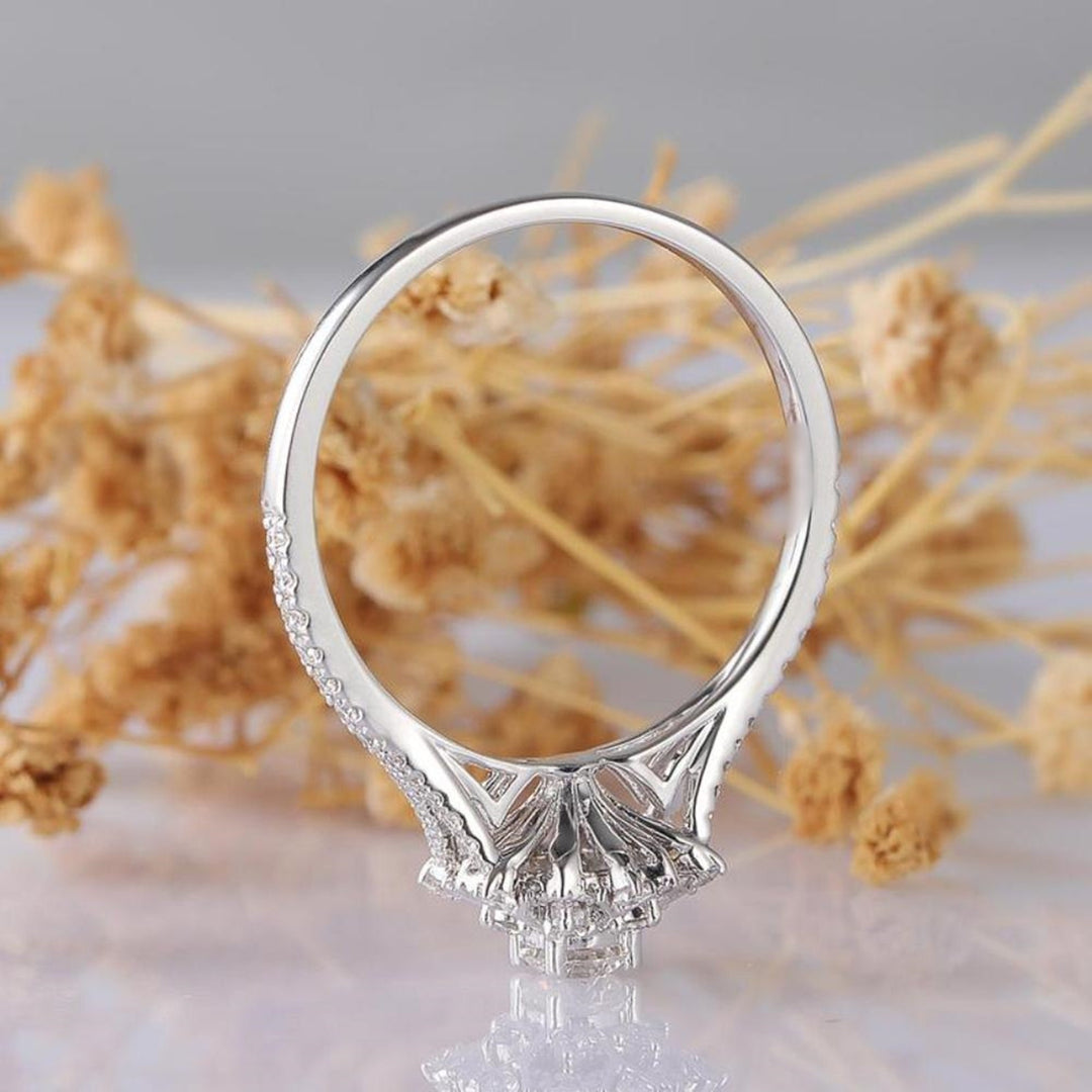 Round Cut Diamond Beautiful Snowflake Ring for Women