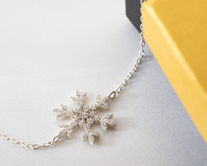 Round Cut Diamond Shining snowflake Bracelet for Christmas Gift