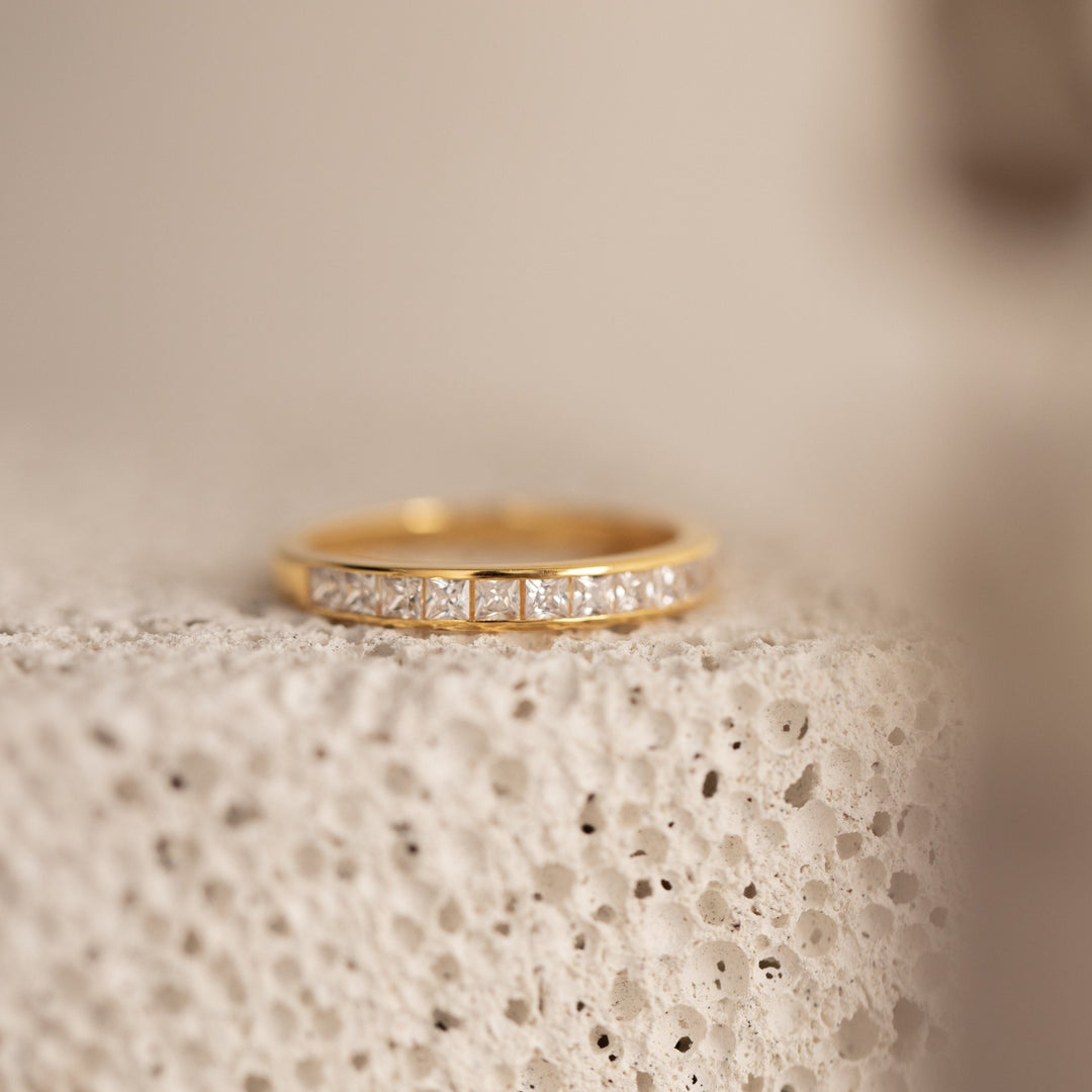 Princess Cut Diamond Bar Moissanite Wedding Band in Solid Gold