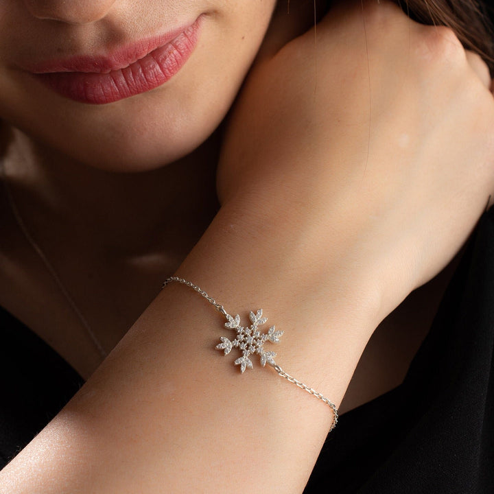 Round Cut Diamond Shining snowflake Bracelet for Christmas Gift