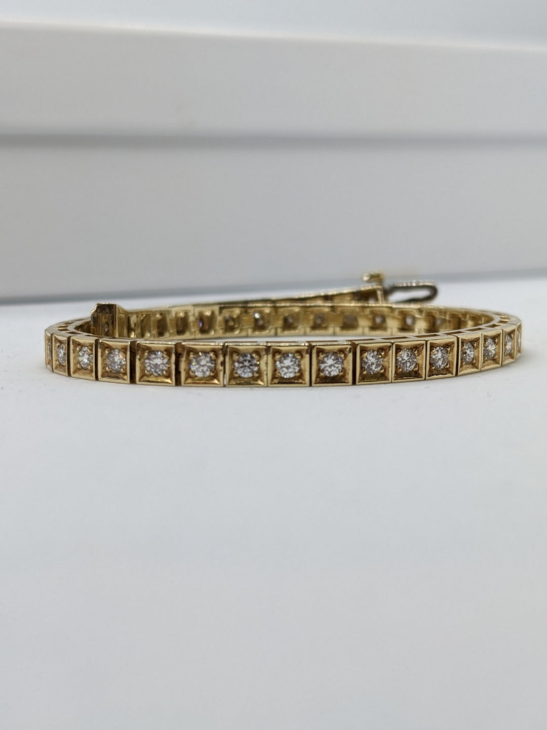 Beautiful Round Cut Diamond Tennis Bracelet for Her