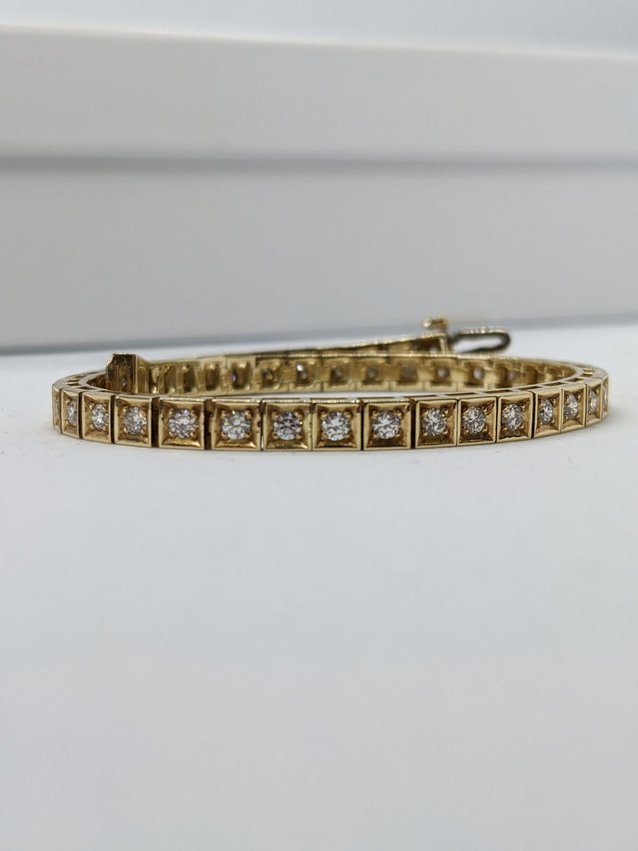 Beautiful Round Cut Diamond Tennis Bracelet for Her